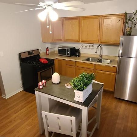 Cozy 1 Bedroom, 1 Min From Irving Park Blue Line, Free Parking Chicago Buitenkant foto