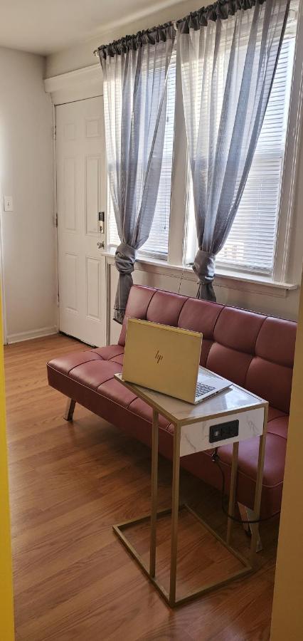 Cozy 1 Bedroom, 1 Min From Irving Park Blue Line, Free Parking Chicago Buitenkant foto