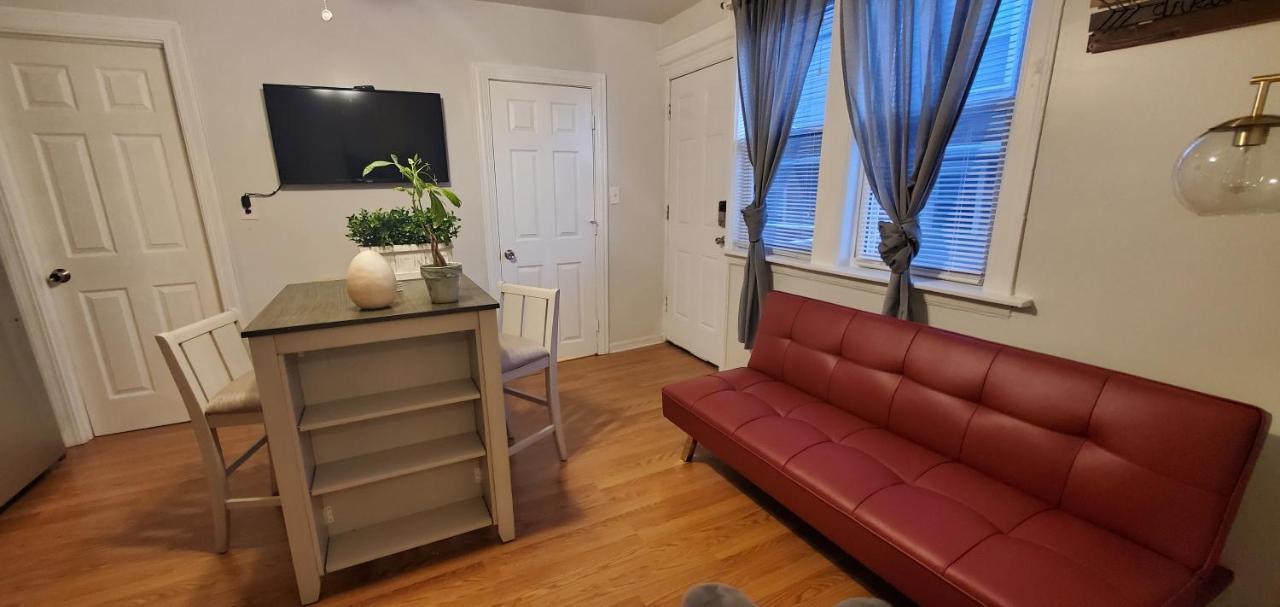 Cozy 1 Bedroom, 1 Min From Irving Park Blue Line, Free Parking Chicago Buitenkant foto