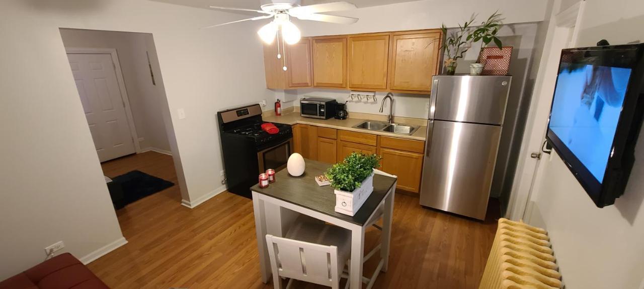Cozy 1 Bedroom, 1 Min From Irving Park Blue Line, Free Parking Chicago Buitenkant foto