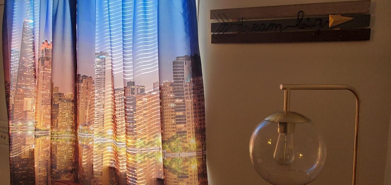 Cozy 1 Bedroom, 1 Min From Irving Park Blue Line, Free Parking Chicago Buitenkant foto