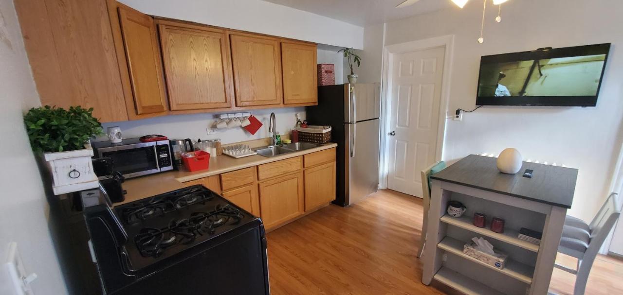 Cozy 1 Bedroom, 1 Min From Irving Park Blue Line, Free Parking Chicago Buitenkant foto