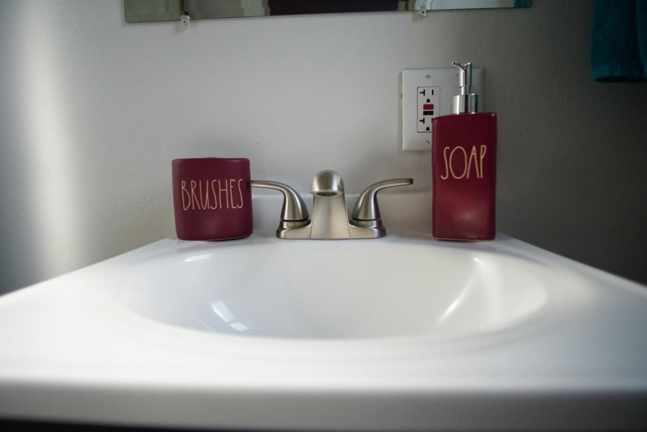 Cozy 1 Bedroom, 1 Min From Irving Park Blue Line, Free Parking Chicago Buitenkant foto