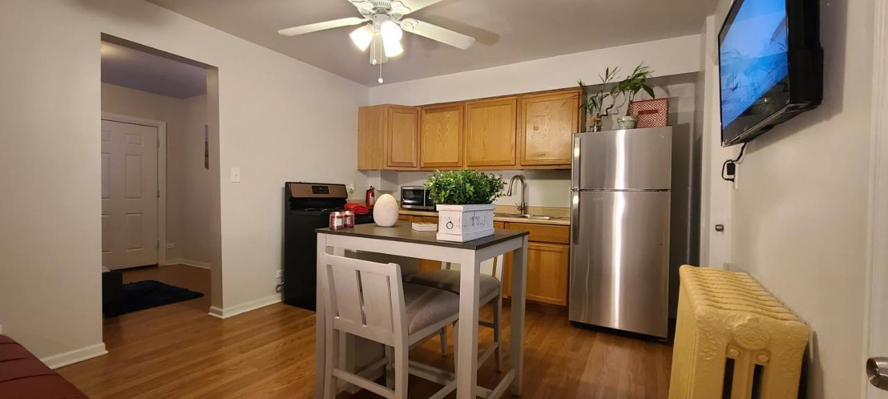 Cozy 1 Bedroom, 1 Min From Irving Park Blue Line, Free Parking Chicago Buitenkant foto