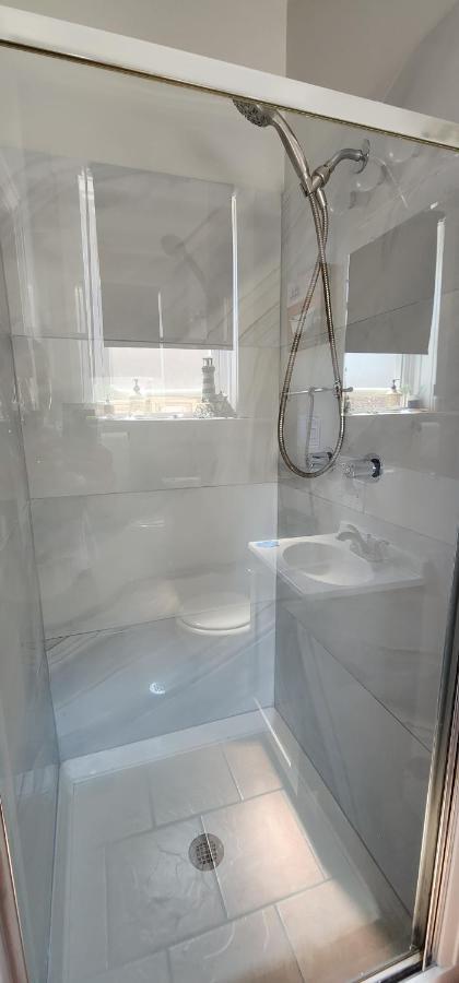 Cozy 1 Bedroom, 1 Min From Irving Park Blue Line, Free Parking Chicago Buitenkant foto